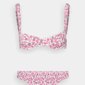Bikini - Supersöt bikinitopp från Gina, görs ej längre, samma modell som Matilda djerf bar, fint skick - inga defekter alls! 💗🫶