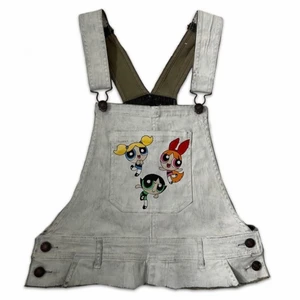 Hängsel topp - Hängsel topp med Power puff girls motiv Storleken är 38, men den passar även någon som har mindre storlek blir bara mer oversizeed eller 40