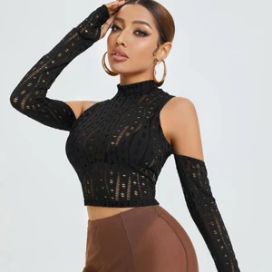  långärmad topp!  - cool långärmad topp med cutouts super snygg men kommer inte till användning, pm för fler bilder! 