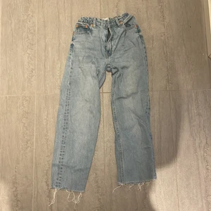Lager 157 jeans lane star - Skick:Oanväd Storlek:150 Färg:Blå,grå, brons detaljer 