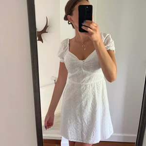 Klänning  - Fin klänning från Hollister, knappt använd. Skriv privat för fler bilder💓  Använd inte köp nu funktionen, skriv till mig istället:)