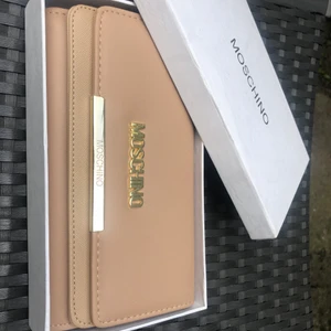 Plånbok - En helt ny plånbok. 