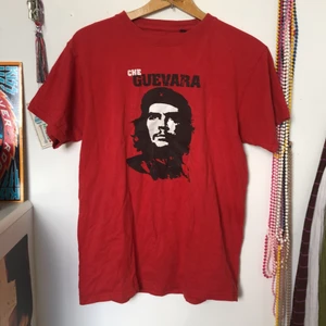 Che Guevara t-shirt - Che Guevara t-shirt, helt i nyskick! Står xs men skulle säga M!