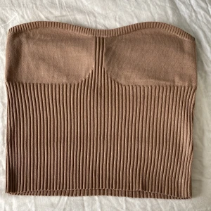 Beige topp - Beige topp från ASOS, stretchig och aldrig använd (fick hem 2 likadana) 