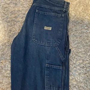 Vintage Wrangler Jeans  - Ett par vintage carpenter wrangler jeans från 90 talet.  Jättebra skick Kan skickas på post eller mötas upp