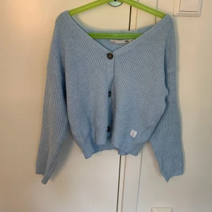 Blå kofta - Säljer koftan för att jag inte använder den längre