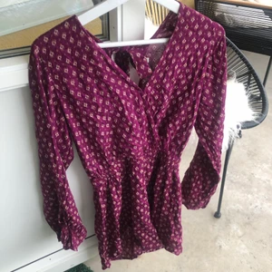 Playsuit  - Playsuit från Nelly. Storleken är 34 men skulle säga att den passar en 38a