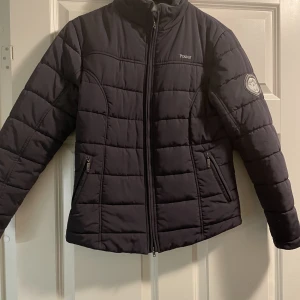 Pikeur vinterjacka - Grå Pikeur vinterjacka kort modell storlekn XS. Fint skick.