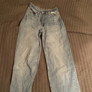 Jeans hm - Dessa jeans från hm i storlek 34-36 vet inte riktigt. De är ganska korta i modellen