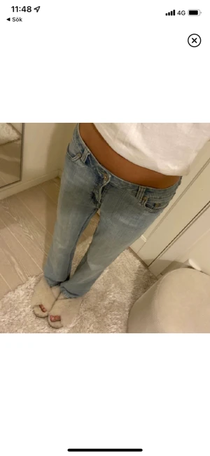 Lågmidjade jeans - Så snygga lågmidjade jeans som tyvärr inte passade. Bilderna är lånade från förra ägaren💞bud på 310kr just nu
