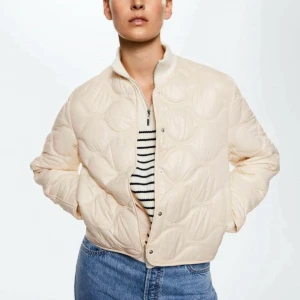 CARROT - Allvädersjacka - off white - Säljer min skitsnygga quiltade jacka från MANGO då storleken inte passar mig riktigt!💕💕💕 