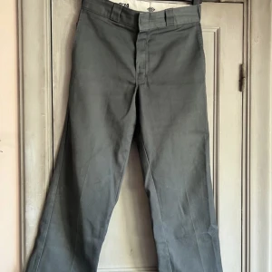 Dickies  - Fina dickies byxor i färgen grå💕