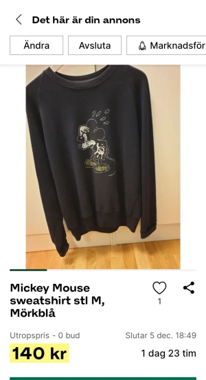 Disney "Ink Paint"  - Typ: Tröja/sweatshirt  Storlek: M Motiv: Musse Pigg/mickey mouse Färg: Mörkblå  Passform: Vanlig/bra passform  Material: 90% bomull 10%polyster 