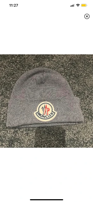 moncler mössa - säljer min moncler mössa,som ny nypris 2,7