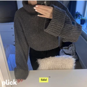 Stickad tröja - Grå stickad tröja från gina tricot! Köpte den på plick🤍(lånad bild)