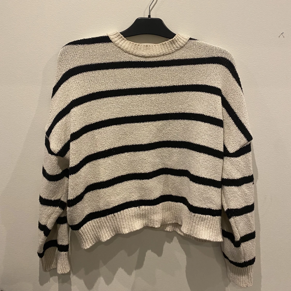 Stickad randig tröja