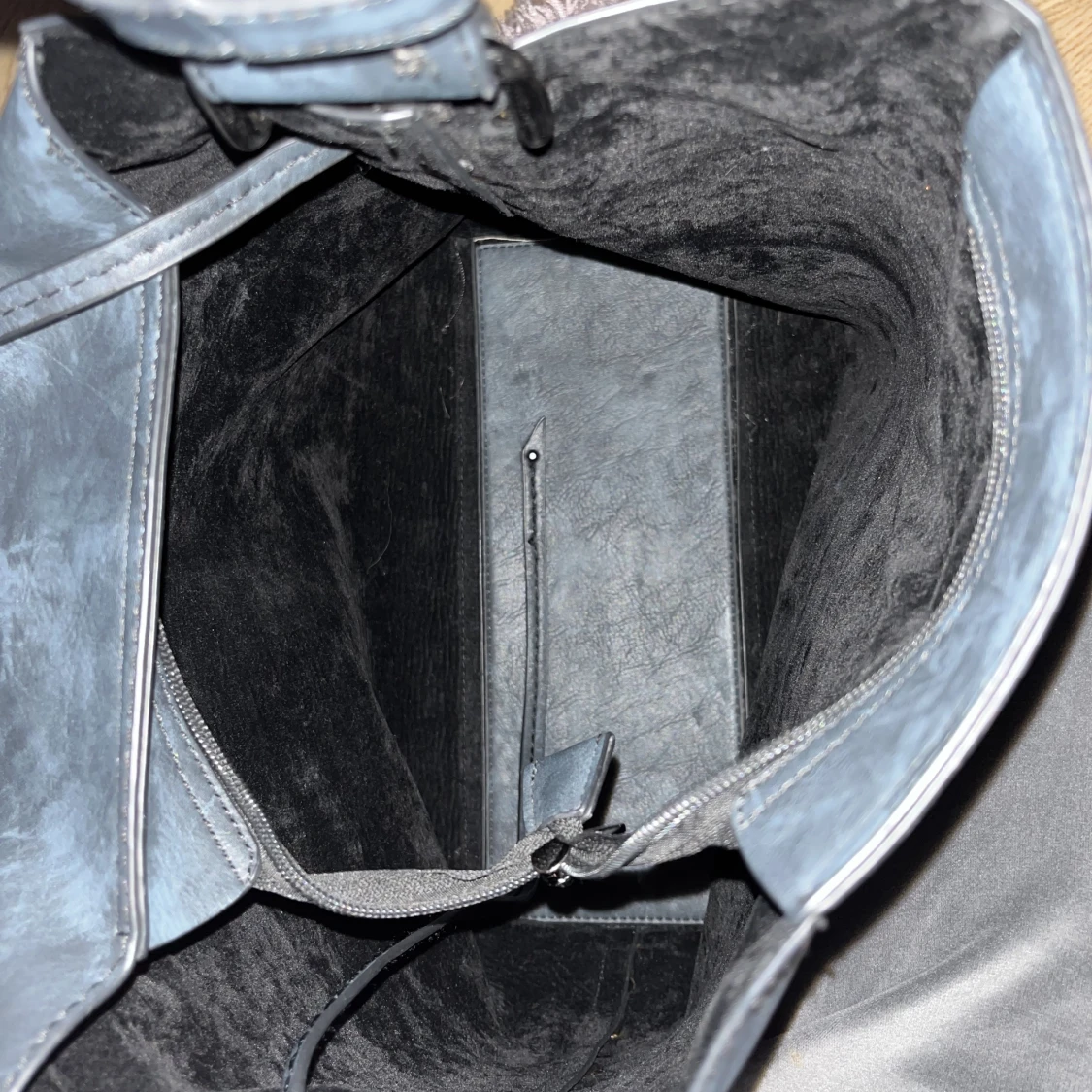 Marinblå väska - 91