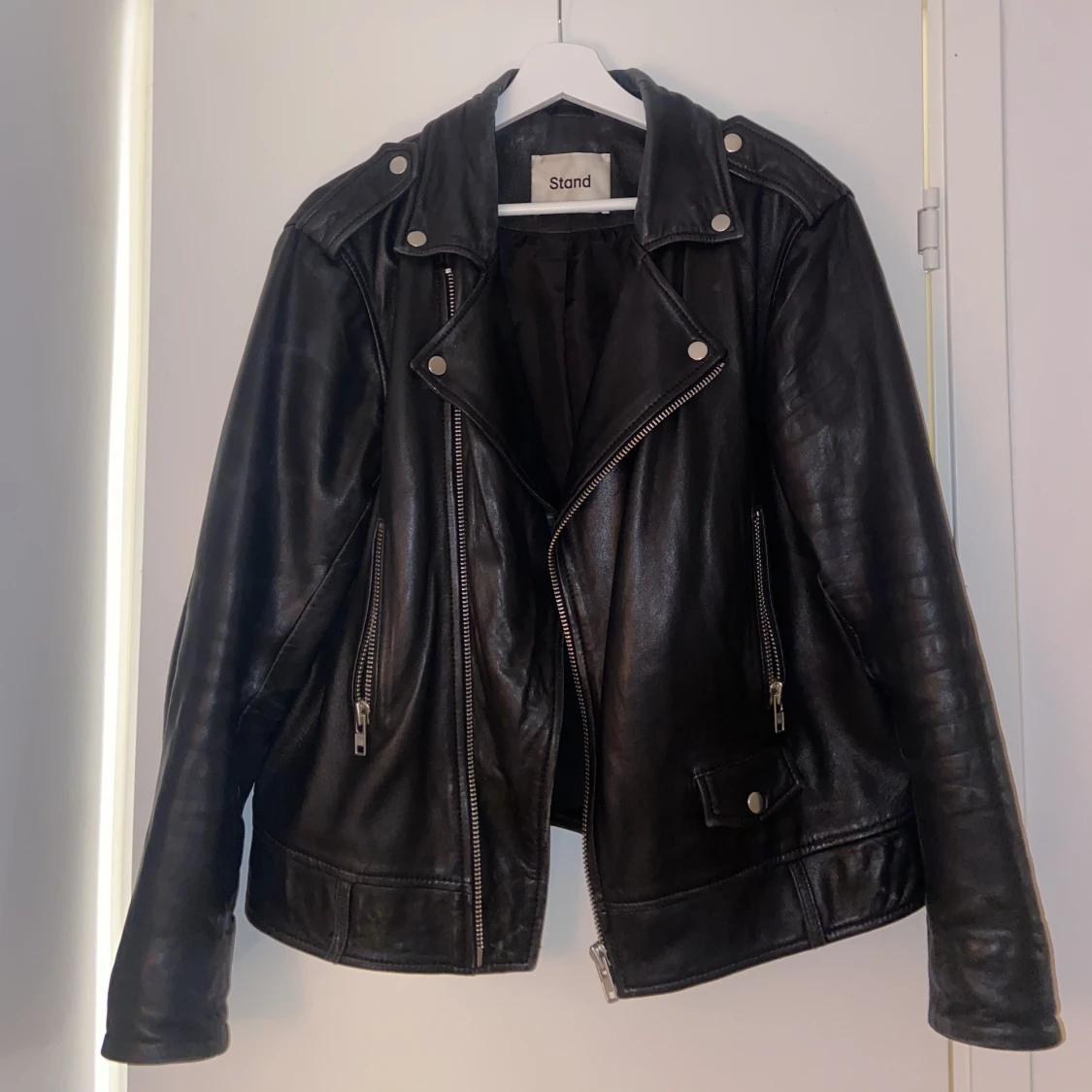 Äkta skinnjacka från STAND STUDIO