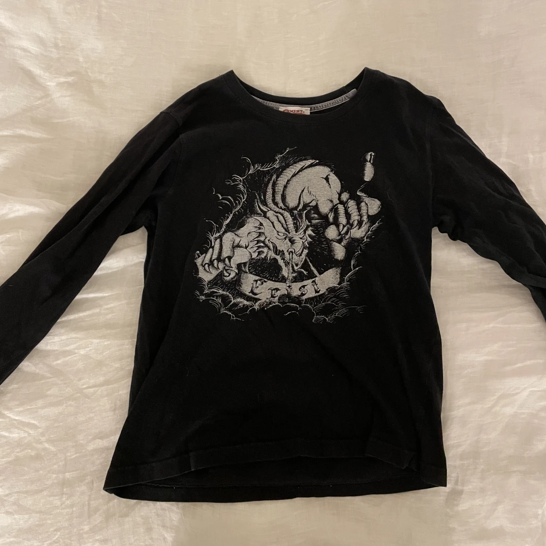 Långärmad svart tröja med tryck