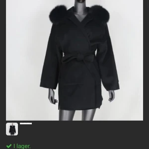 Kappa - Säljer denna fina kappa storlek xs. Köpt för 3500 säljer för 1500 pris kan diskuteras vid snabb affär. Tags mm medföljer. 