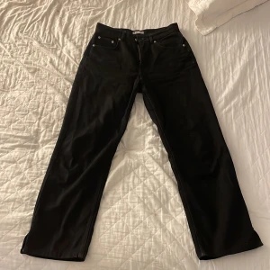 Svarta demin jeans - Passar inte mig längre därför säljs dom🥰