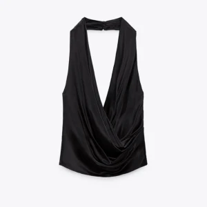 Draperad topp - Superfin festtopp från zara! Helt ny med lapp kvar och aldrig använd! Pris är exslusive frakt!!