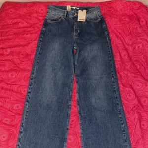 Blå Junkyard Jeans - Jättefina jeans från junkyard! Min mamma köpte till mig flera månader sen men tyvärr de passat inte mig på benen. Helt nya! 