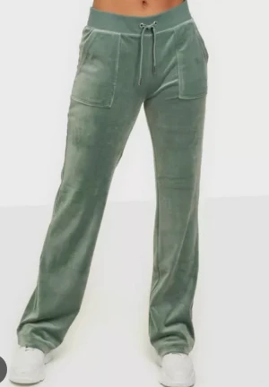 Juicy - Söker juicy storlek xs och helst i någon av färgerna på bilderna. Kontakta mig om ni har!!