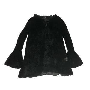 svart topp - jättefin svart topp köpt på humana, aldrig använd 🗡🖤🕷🕸🪦🧛🏻🕯🥀🦇