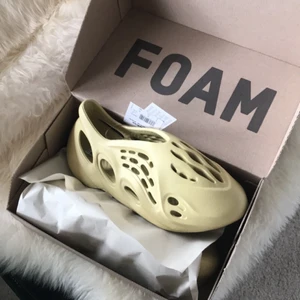 Yeezy Foam runners sulfur - Helt nya Yeezy Foam runners