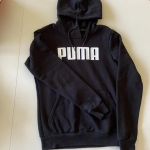 Puma hoodie storlek xs - En svart puma hoodie i storlek xs skick 10/10 Originalpris: 500kr Mitt pris: 400kr