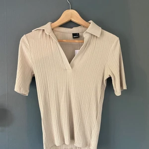 Tröja ifrån GinaTricot  - En helt ny superfin tröja ifrån GinaTricot med lappen kvar💓 Storlek XS men passar även S. Kan gå ned i pris vid snabbt köp.