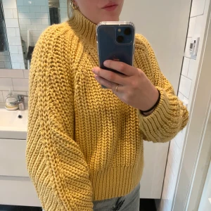 Stickad tröja H&M stl S - Helt ny stickad tröja från H&M i storlek S. 