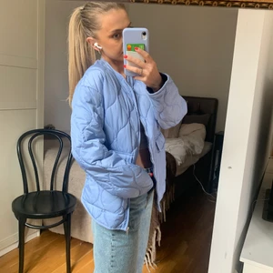 Underbar blå vårjacka/shacket från zara  - Jacka från zara. Ny för i år 😍. 