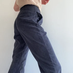 Kostymbyxor i Manchester💛 - Jätte fina kostymbyxor i Manchester!  Köparen står för frakten 66kr😊