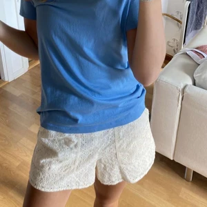Zara shorts  - Säljer mina superfina spets shorts ifrån Zara. Köpte någonstans i höst/vintras så har knappt använt dom överhuvudtaget, perfekta nu till sommaren. Köpte dom för 400kr och säljer för 300kr🌸💗🐋
