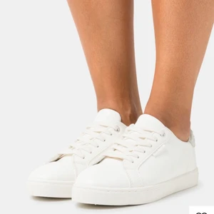 Sneakers - Säljer dessa oanvända sneakers från Anna Field då jag har för många skor💓 perfekta inför sommaren! köpta för 300 säljer för 200!🥰 