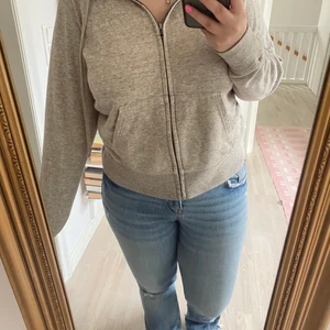 Munkjacka uniqlo grå - Grå uniqlo munkjacka 🤍