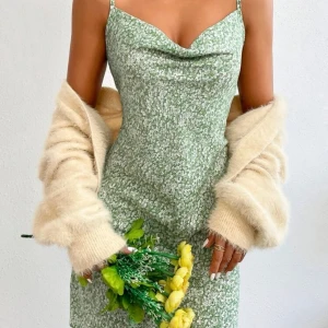 Sommarklänning - Jättefin oanvänd sommarklänning. Säljer pga för stor