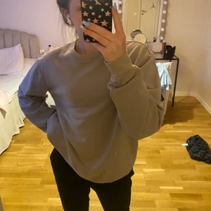 sweatshirt  - superfina beige sweatshirt från HM, älskar passformen.