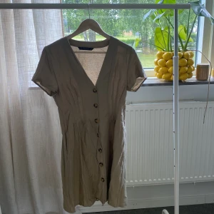 Klänning  - Klänning från Chiquelle i storlek 38! Använd fåtal gånger.