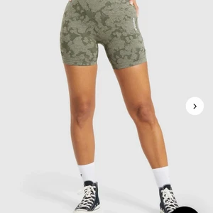 Gymshark Shorts - Jättefina träningsshorts, använda fåtal gånger och säljer då de inte passar mig riktigt 💗💗