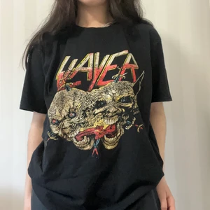 Slayer Tshirt - Slayer T-Shirt. Har storlek XXS/XS och tröjan är en storlek L. Ingen tryck på baksidan. Från GILDAN.