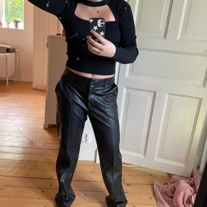 Skinnbyxor - Säljer dessa raka skinnbyxor från nakd får dom aldrig kommer till användning längre. ❤️‍🩹