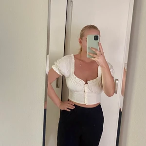 Vit topp - Fin vit korsett topp från H&M. Aldrig använd och lappen finns kvar på tröjan