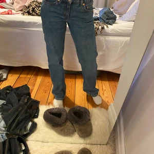 Arrow jeans från weekday  - Lågmidjade jeans 