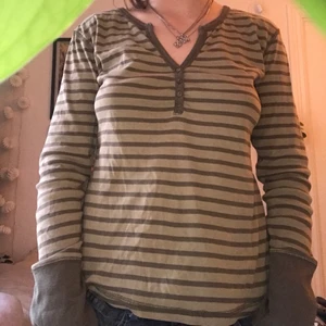 randig tröja - Super gullig randig tröja från gina. Men inte kommit till användning. Jag är S men funkar för M också