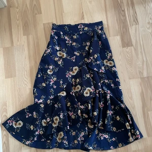 Volangkjol  - Storlek M men skulle snarare säga S 