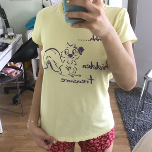 T-shirt - Passar som en storlek S