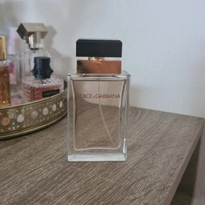 Dolce & Gabbana Pour Femme 50 ml parfym - Nästan helt ny parfym. Testat bara 3 gånger.